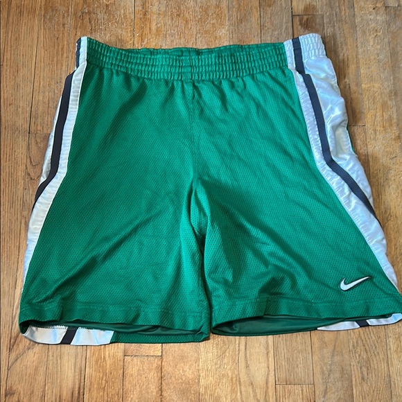Nike‎ Green and White Athletic Shorts lined drawstring vintage size L - Picture 1 of 8